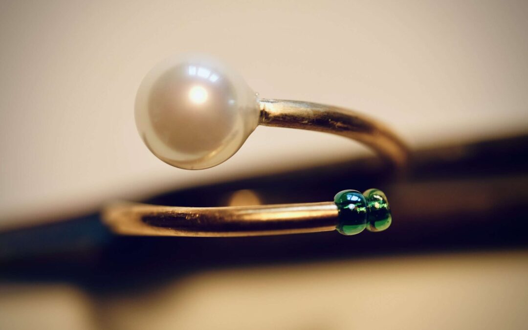 Unika forgyldt sølvring med shell peals og perlemors perler …